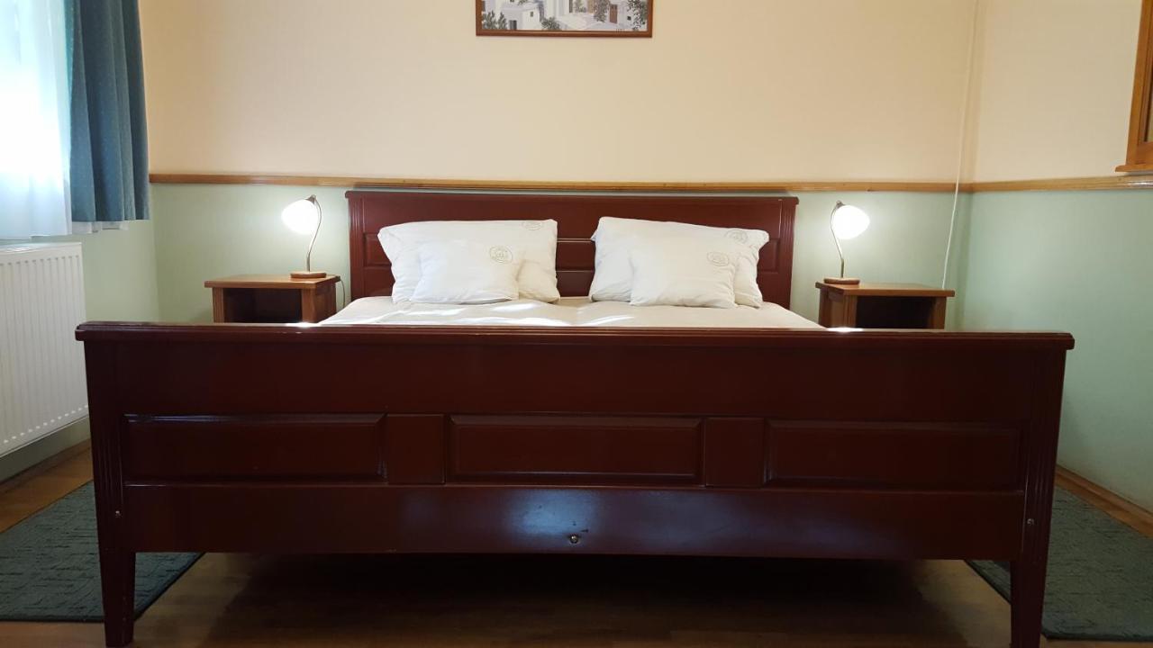 Laetitia Panzio Bed & Breakfast Kaposvár Eksteriør bilde