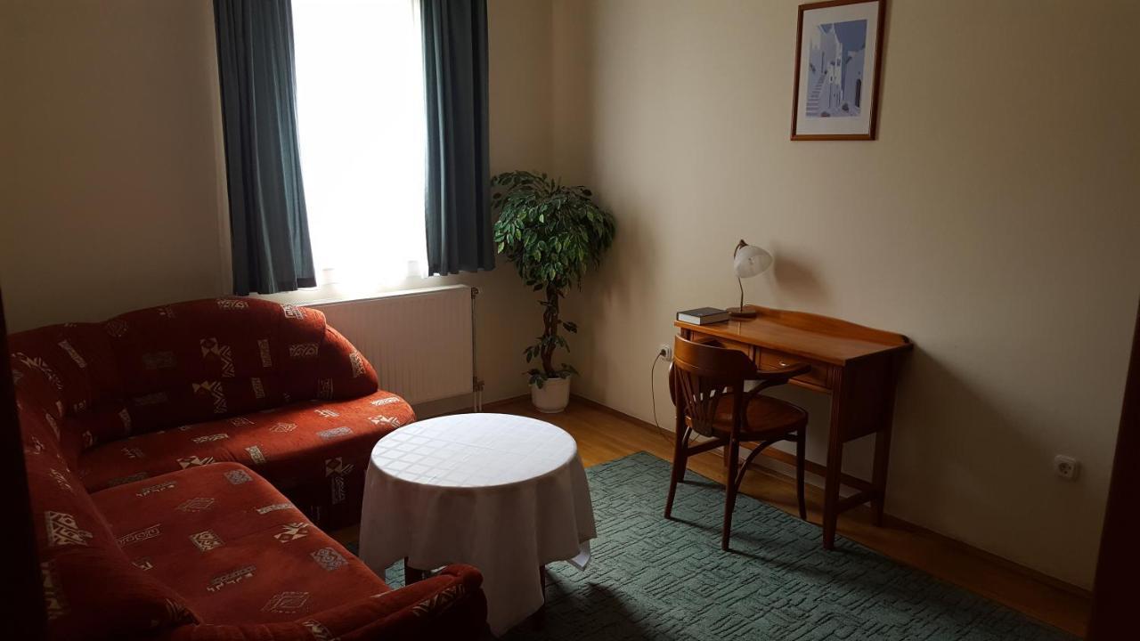 Laetitia Panzio Bed & Breakfast Kaposvár Eksteriør bilde