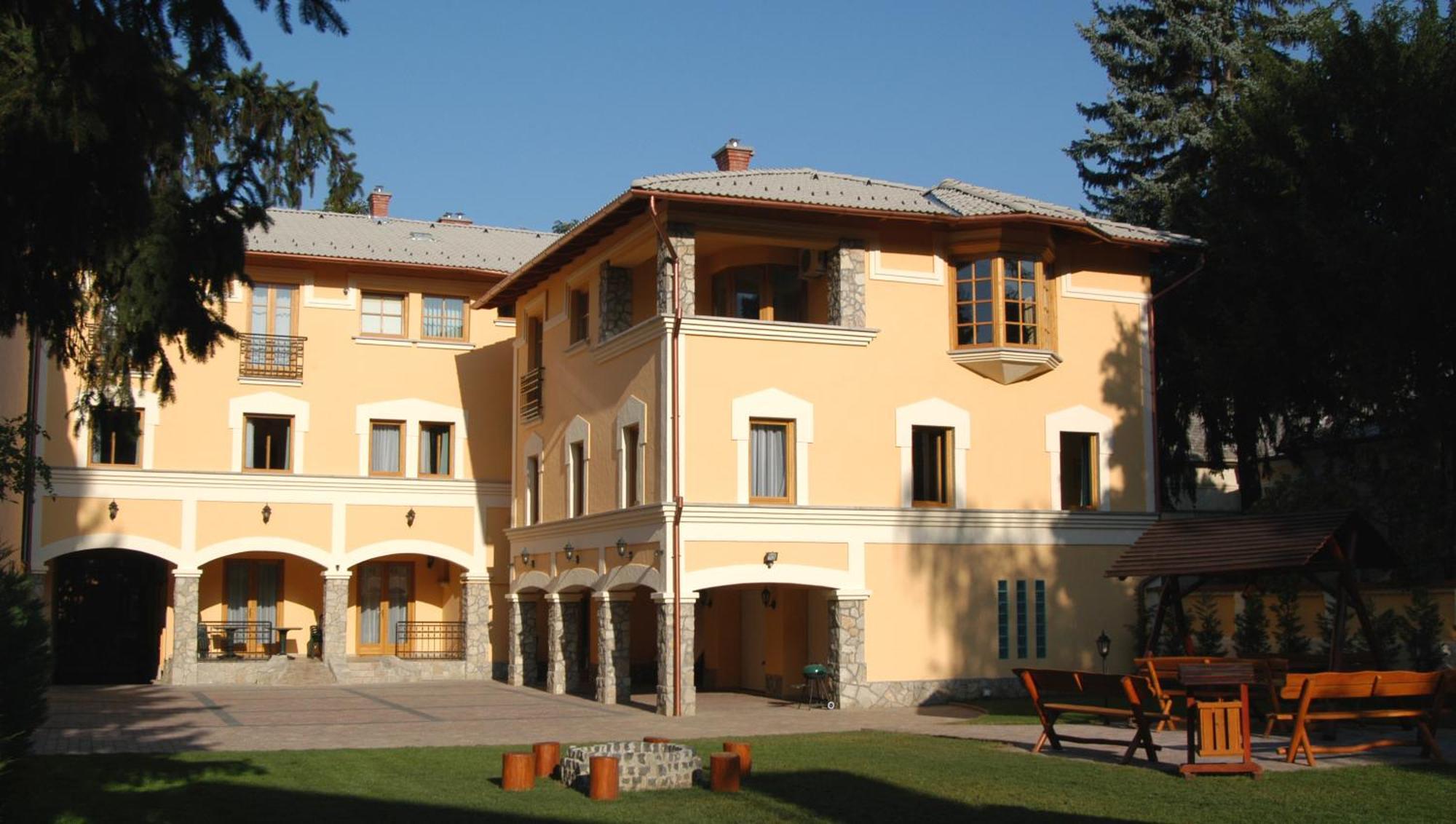 Laetitia Panzio Bed & Breakfast Kaposvár Eksteriør bilde